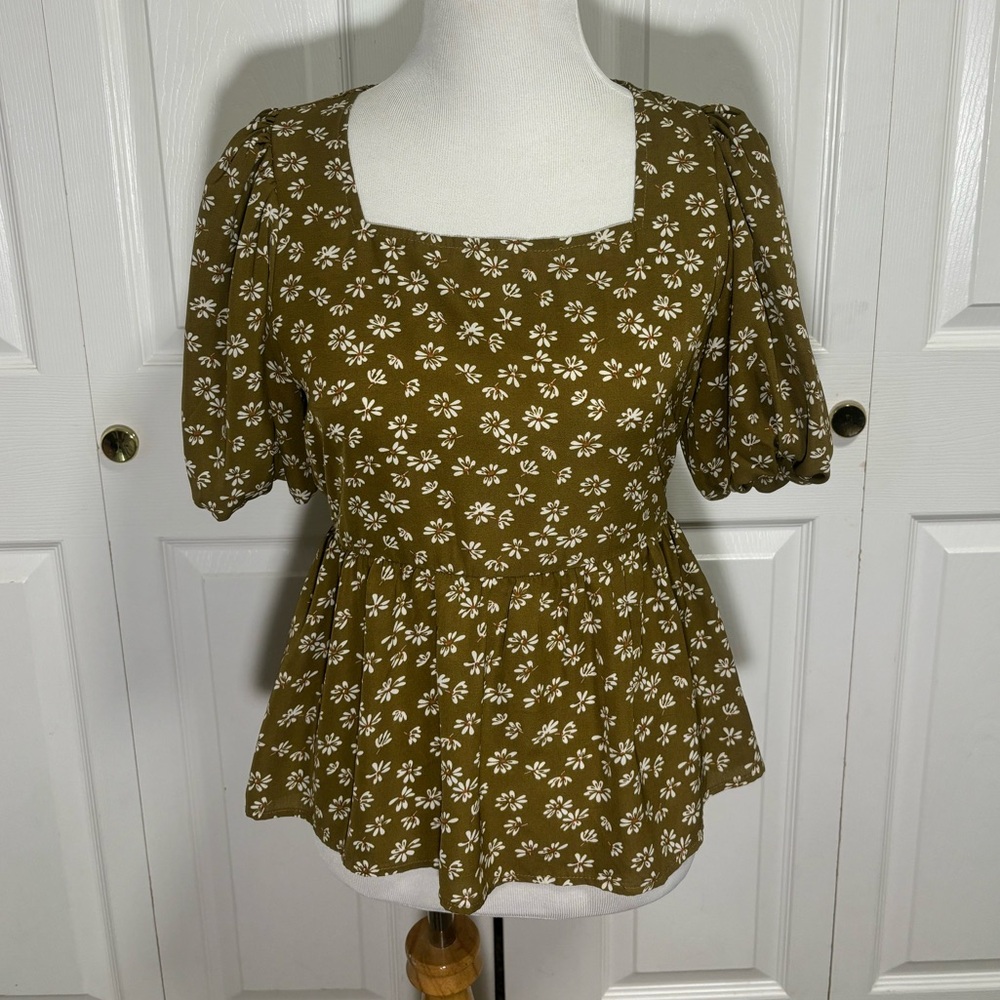 Polagram Tan and White Daisy Blouse